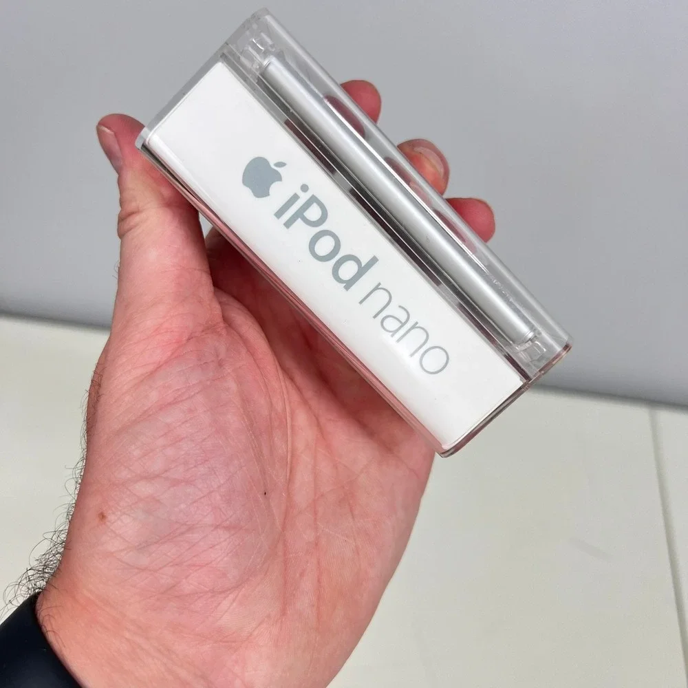 Apple iPod nano 2nd Gen 2GB Silver A1199 MA477LL/A New Open Box MINT & COMPLETE